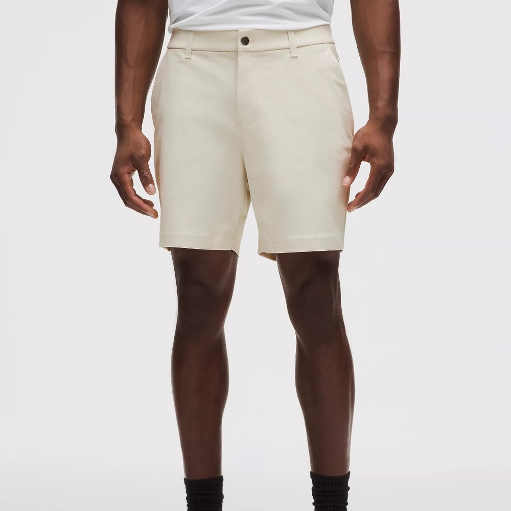 ABC Classic Fit Shorts 7" - Size 28